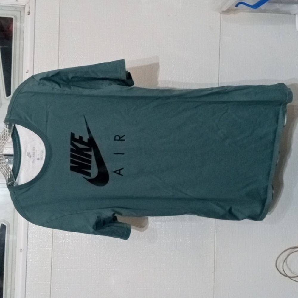 Nike tshirt - Picture 1 of 4